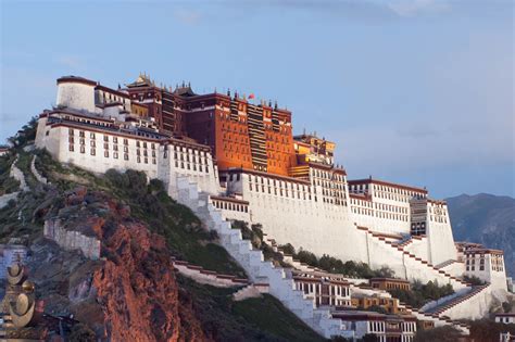 Potala Palace Uma Fortaleza Espiritual no Coração do Tibete!