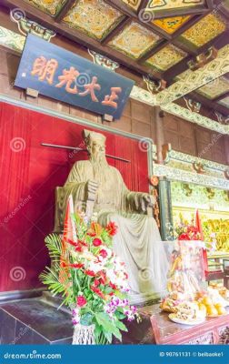 O Templo de Bao Zheng: Um Oásis de Paz Histórica no Coração da Cidade!