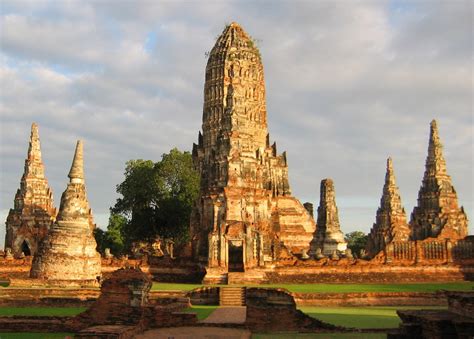 Wat Chaiwatthanaram: Um Santuário Escondido com Uma História Fascinante em Ayutthaya!