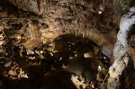 A Gruta de Faxiang: Um Tesouro Escondido Entre as Montanhas!