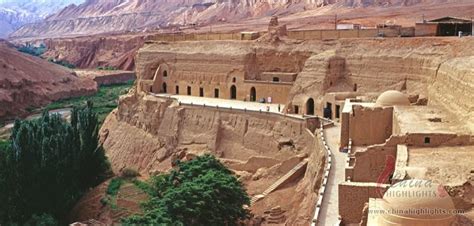 Grutas de Bezeklik: Uma Jornada Espiritual Através da Arte Budista!