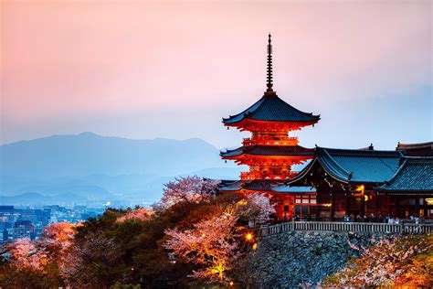  Kiyomizu-dera Temple: Um Oásis de Paz e Beleza no Coração de Kyoto!