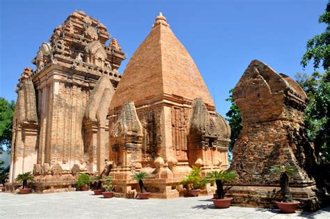 O Túmulo de Po Nagar: Uma Jornada Espiritual Através da História e Arquitetura Cham!